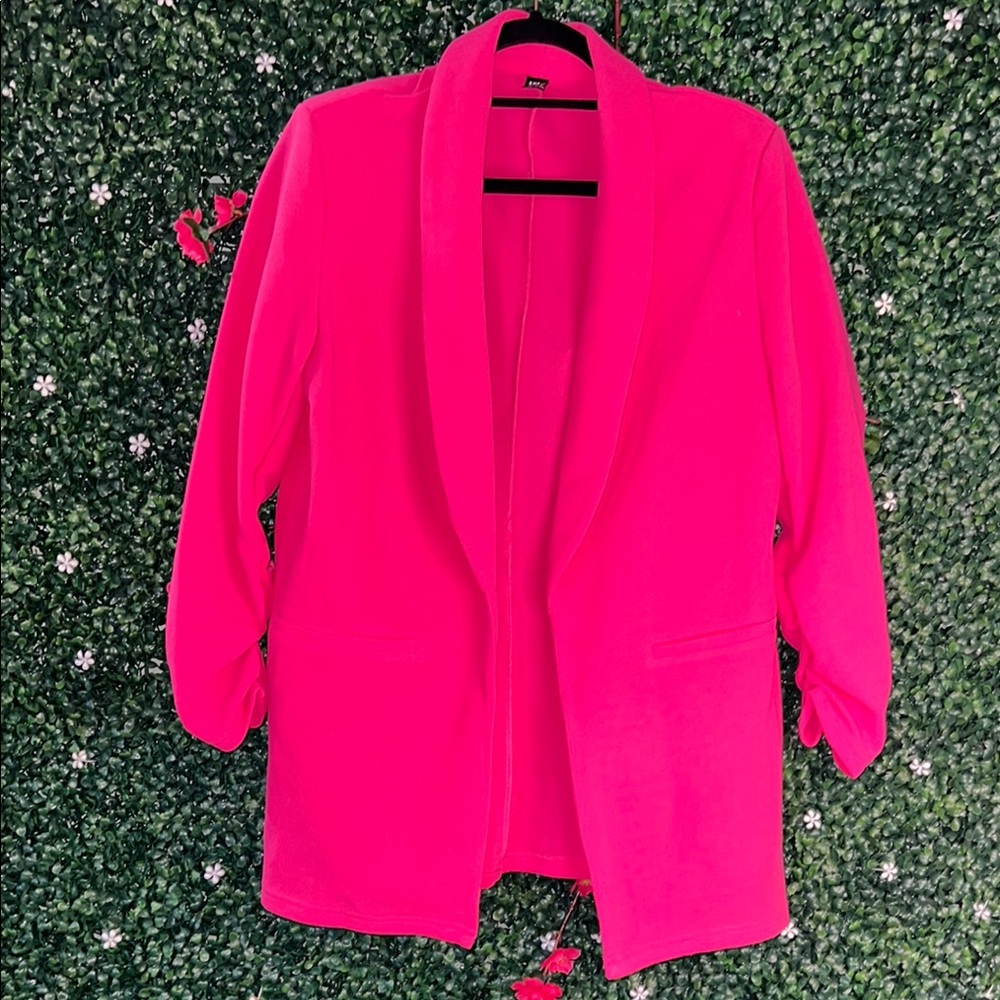SHEIN Pink Blazer with Wide Lapels and Three-Quarter Sleeves